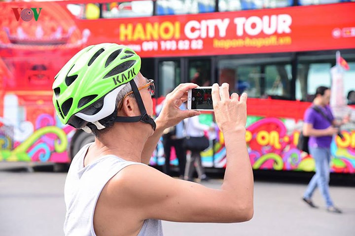 Xe buýt 2 tầng đầu tiên của Hà Nội được đưa vào sử dụng